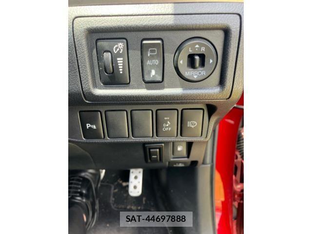 Lexus CT 2011-03 8245695-15