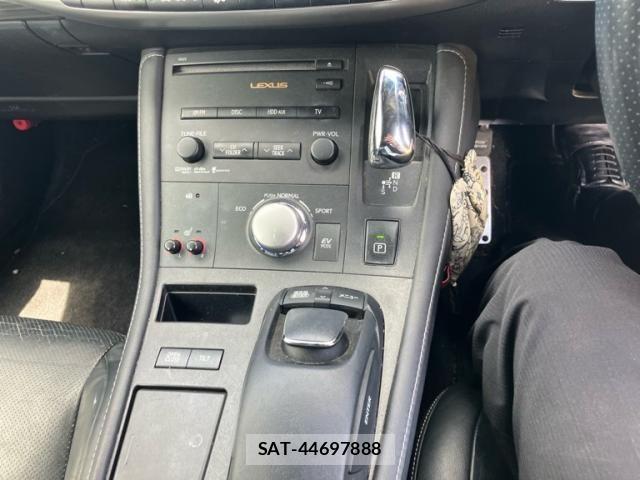 Lexus CT 2011-03 8245695-16