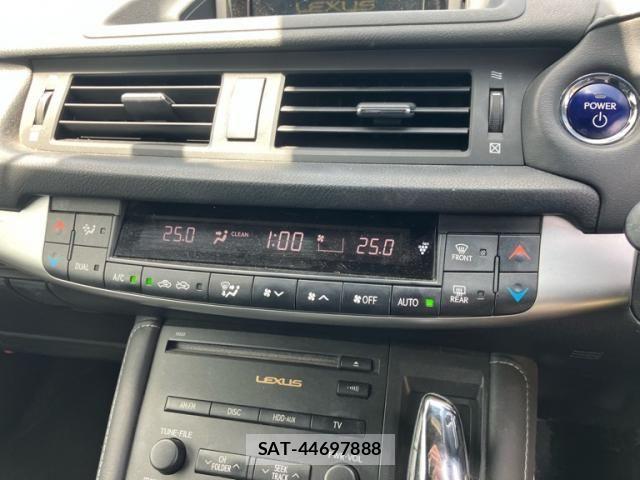 Lexus CT 2011-03 8245695-17
