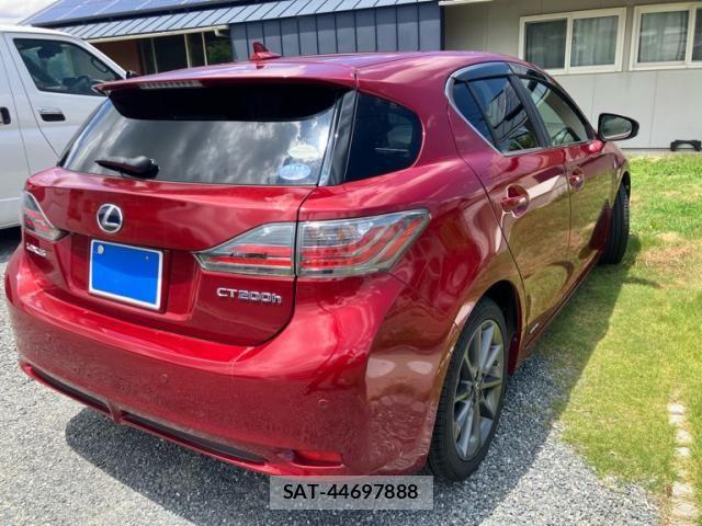 Lexus CT 2011-03 8245695-3