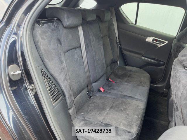 Lexus CT 2011-08 8315155-9