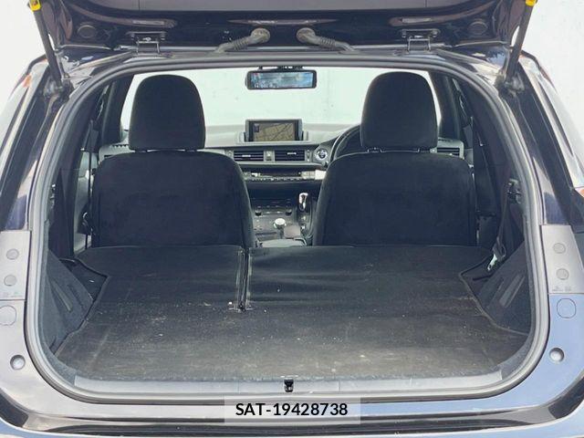 Lexus CT 2011-08 8315155-10