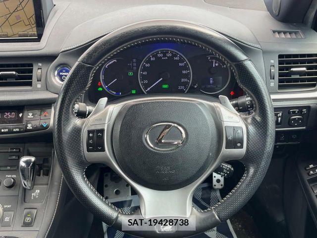 Lexus CT 2011-08 8315155-11