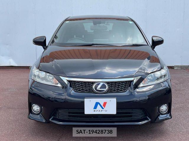 Lexus CT 2011-08 8315155-14