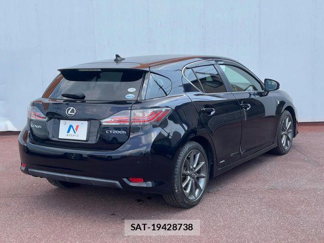 Lexus CT 2011-08 8315155-17