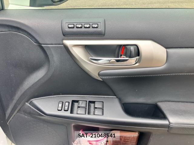 Lexus CT 2014-04 8315156-15