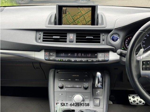 Lexus CT 2011-08 8336525-10