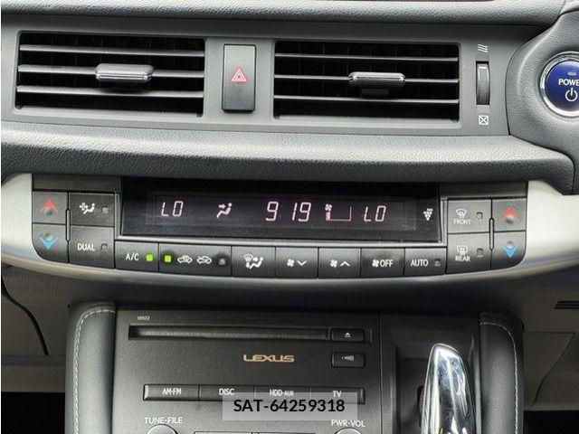Lexus CT 2011-08 8336525-14