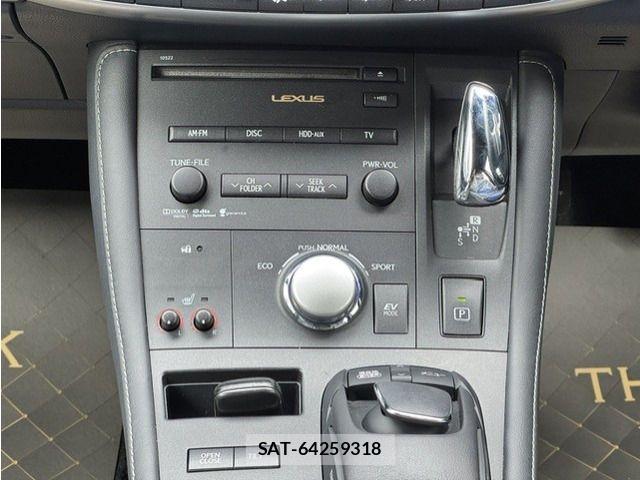 Lexus CT 2011-08 8336525-15