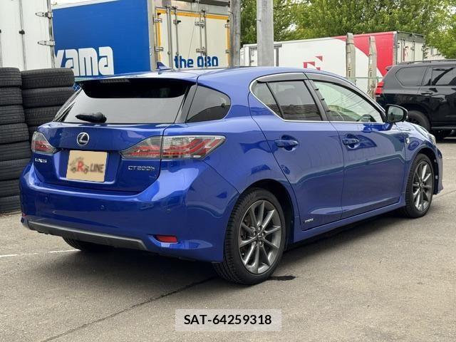 Lexus CT 2011-08 8336525-1