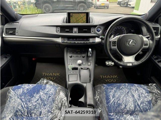 Lexus CT 2011-08 8336525-2