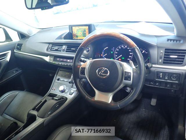 Lexus CT 2012-04 8354832-1