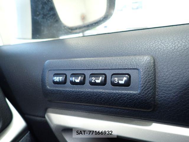 Lexus CT 2012-04 8354832-19