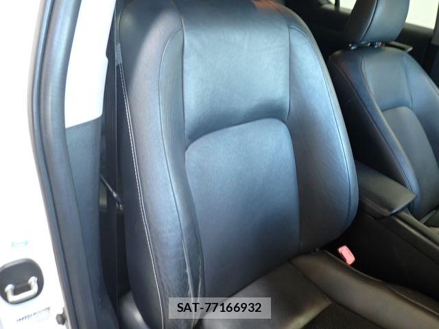 Lexus CT 2012-04 8354832-22