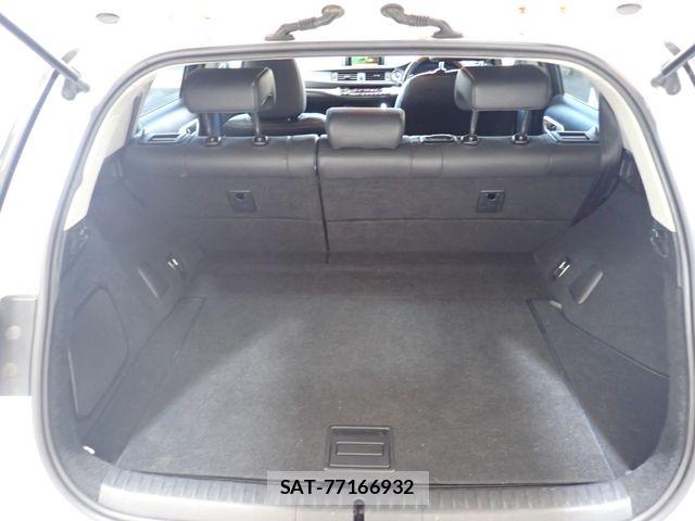 Lexus CT 2012-04 8354832-24
