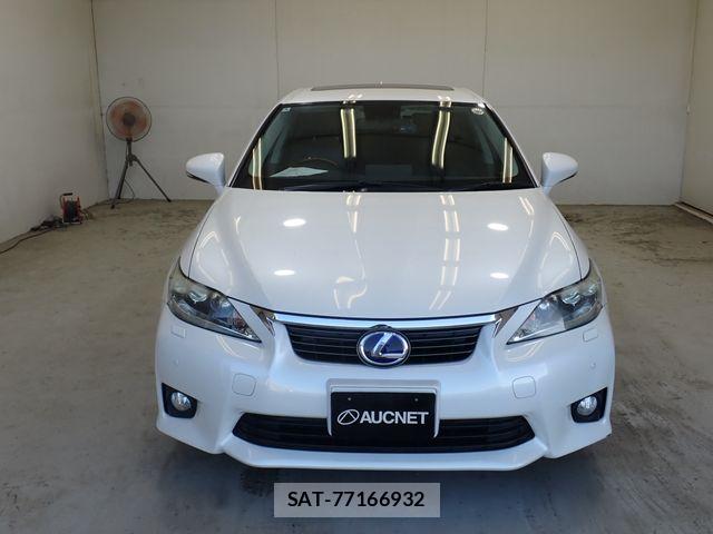 Lexus CT 2012-04 8354832-4