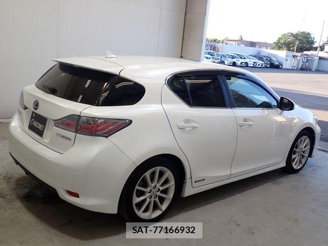 Lexus CT 2012-04 8354832-7