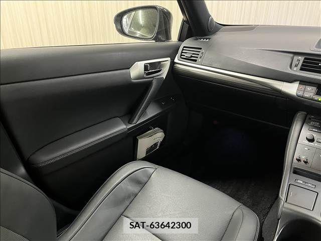 Lexus CT 2012-02 8366687-10
