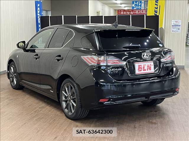 Lexus CT 2012-02 8366687-6