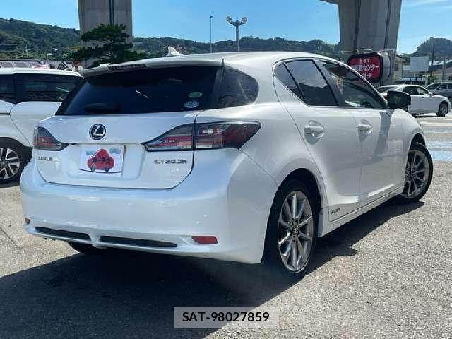Lexus CT 2013-08 8366691-2