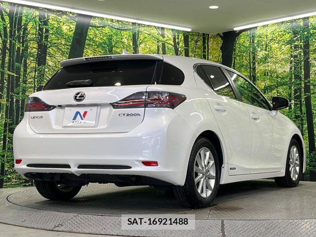 Lexus CT 2012-11 8366692-10