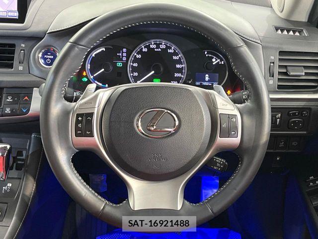 Lexus CT 2012-11 8366692-11