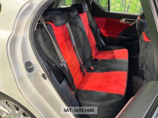 Lexus CT 2012-11 8366692-15