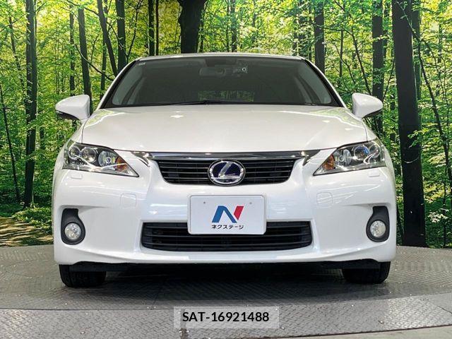 Lexus CT 2012-11 8366692-7