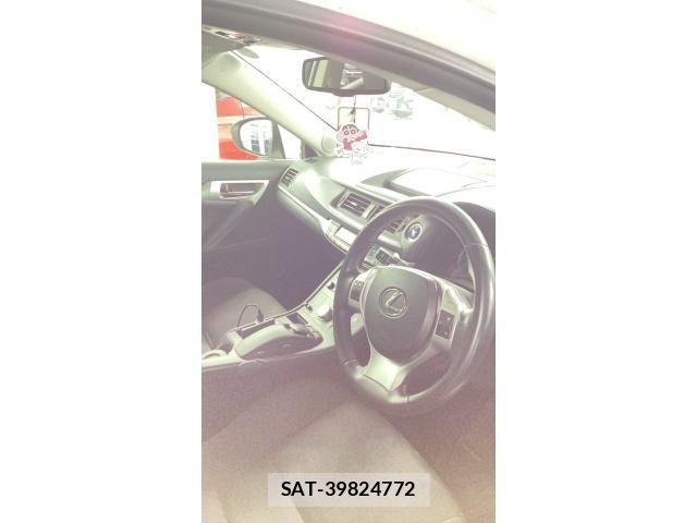 Lexus CT 2011-11 8371792-10