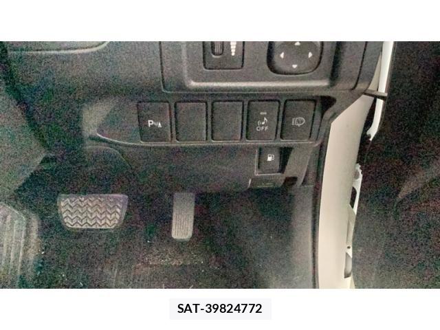 Lexus CT 2011-11 8371792-13