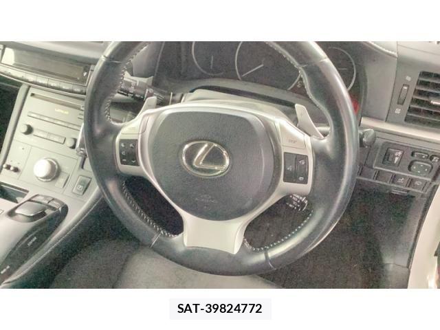 Lexus CT 2011-11 8371792-17