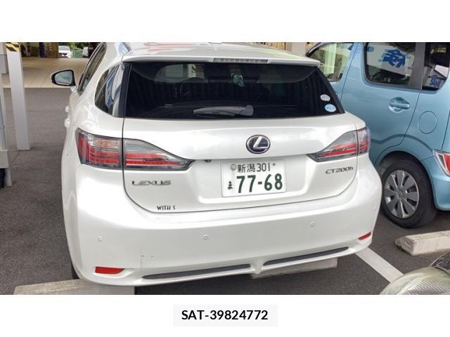 Lexus CT 2011-11 8371792-1