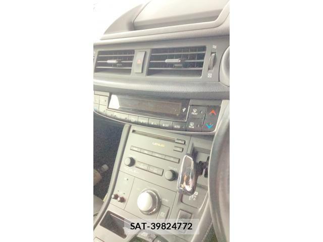 Lexus CT 2011-11 8371792-22