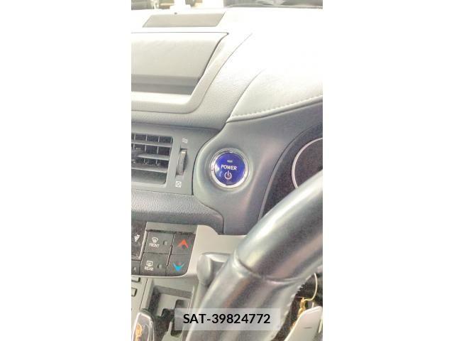 Lexus CT 2011-11 8371792-23
