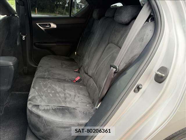 Lexus CT 2011-02 8413256-9