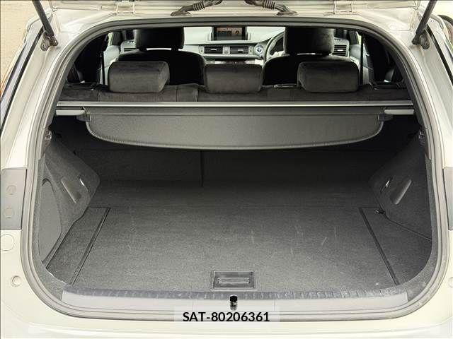 Lexus CT 2011-02 8413256-10