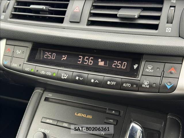 Lexus CT 2011-02 8413256-12