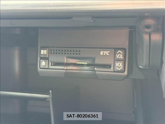 Lexus CT 2011-02 8413256-14