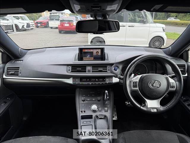 Lexus CT 2011-02 8413256-1