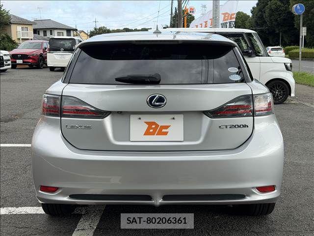 Lexus CT 2011-02 8413256-22