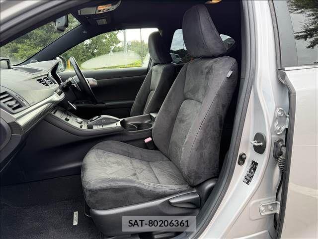 Lexus CT 2011-02 8413256-24