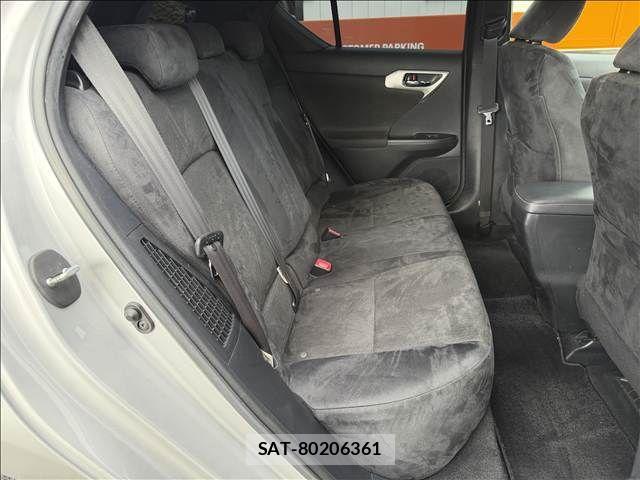 Lexus CT 2011-02 8413256-25