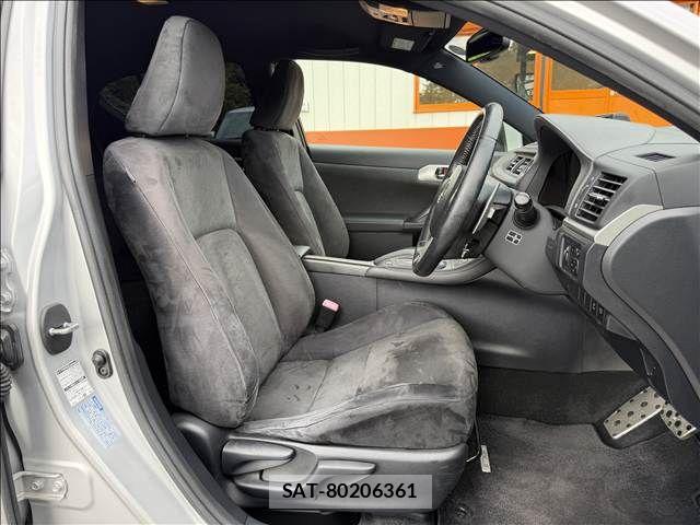 Lexus CT 2011-02 8413256-8