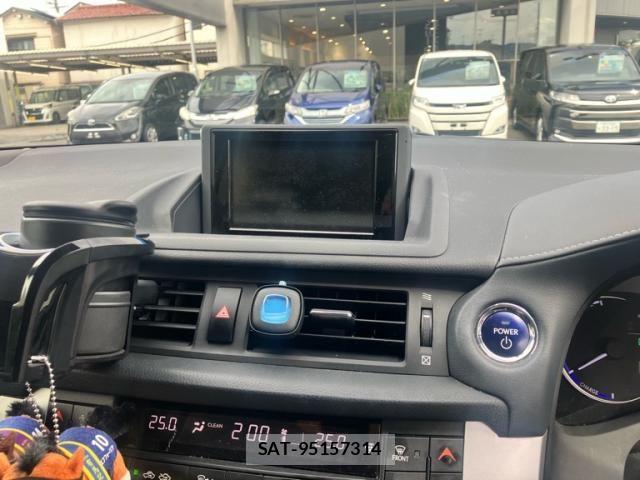 Lexus CT 2012-02 8413260-10