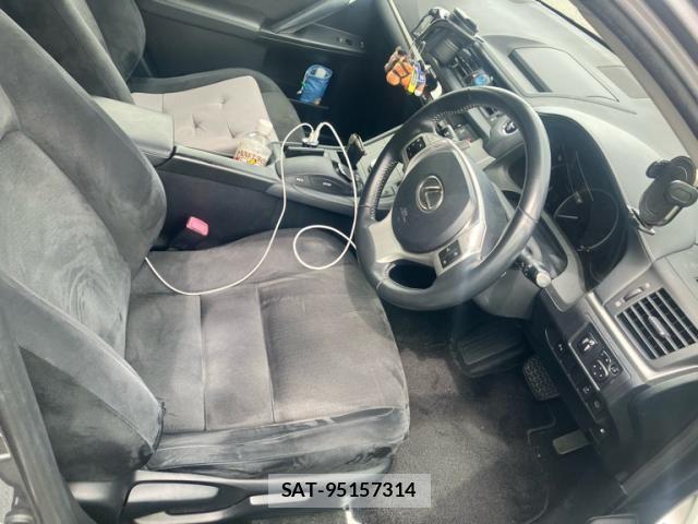 Lexus CT 2012-02 8413260-5