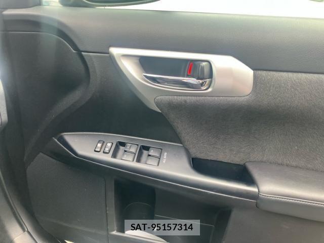 Lexus CT 2012-02 8413260-6