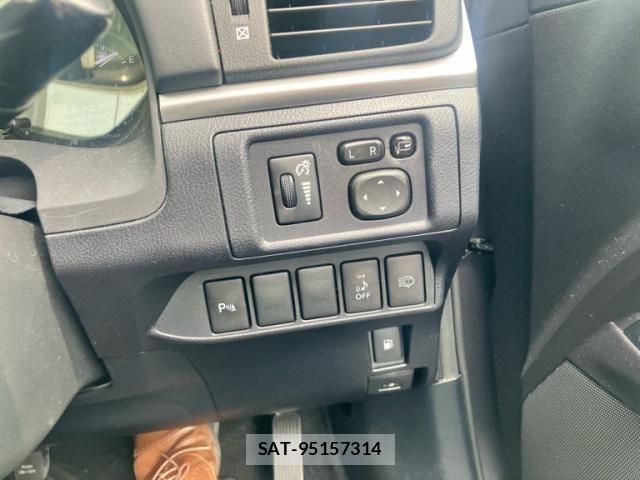 Lexus CT 2012-02 8413260-7
