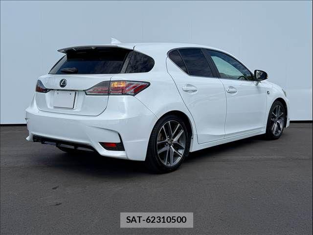 Lexus CT 2015-06 8438337-12