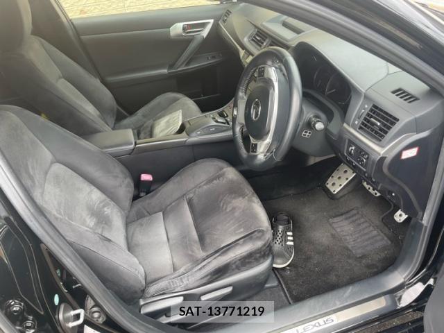 Lexus CT 2011-01 8438346-11