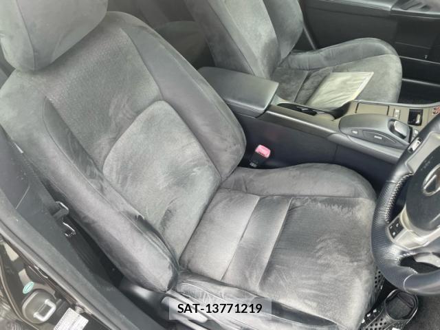 Lexus CT 2011-01 8438346-12